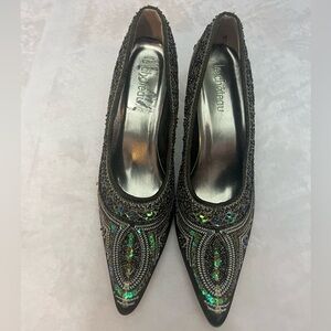 Le Château beautiful beading on olive green satin. India vibes size 7 EUC